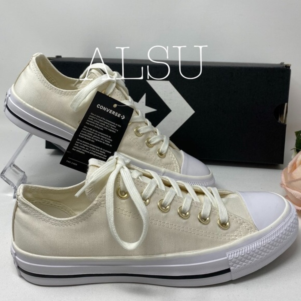 🛑SOLD🛑Authentic Gold/White Chuck Taylors